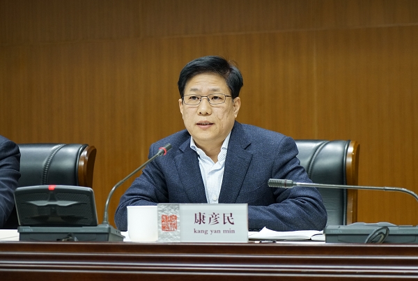 厅党组书记,厅长康彦民传达省委,省政府"双创双服"动员会议精神,安排